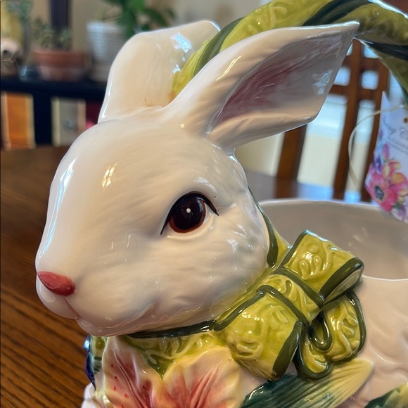 Ceramic Floral Bunny Basket - Picture 8 of 9